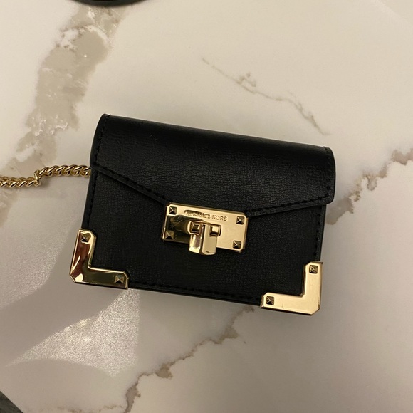 Michael Kors Handbags - MK Kinsley accordion wallet